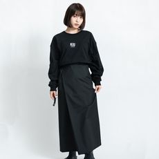 日本KIU 212900 黑色 抗UV透氣防水裙 內有腰圍調整扣 攤開變野餐巾 附收納袋