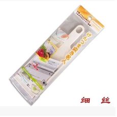 【居家寶盒】日本製 多功能刨刀 細絲 廚房切菜 刨絲器 多功能手動切菜器 磨泥 切片器