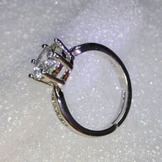 S925銀鍍白金仿真D色鑽石莫桑石1.5克拉鑽石戒指-高閃