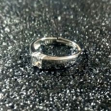 S925純銀鍍白金莫桑石0.4克拉簡約仿真D色鑽石戒指