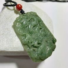 真品天然翡翠龍牌玉石掛件(細糯種油青緬甸翡翠A貨/附檢驗證書)