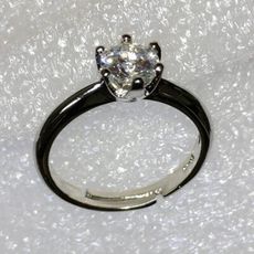 S925銀鍍白金莫桑石0.7克拉仿真D色鑽石戒指(13)