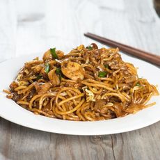 【上野物產】汕頭沙茶炒麵(300g)包 (麵體+醬汁) - 300g/包