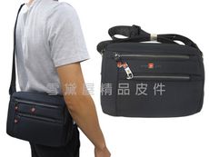 肩側包小容量二層主袋隨身物品專用輕巧中性款男女適用防水尼龍布材質多袋口設計