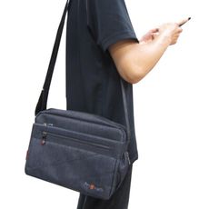 肩側包中容量二主袋+外袋共五層水瓶隱藏外袋8吋平板防水尼龍布材質中性款男女適用