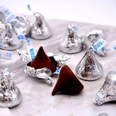 Kisses牛奶巧克力 水滴巧克力 三種口味 巧克力系列 HERSHEY'S 奶素【嘴甜甜】