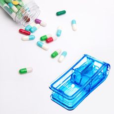 藥丸切割集屑收納盒/藥盒/切藥器/隨機色