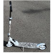 《省您錢購物網》 全新~鐵製成人摺疊款代步滑板車(附折疊腳架)~身高170cm以下適用