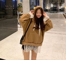 寬鬆蕾絲拼接假兩件上衣