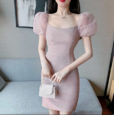 方領泡泡袖修身包臀連衣裙