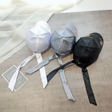 絲光棒球帽女生新款韓版綢緞面蝴蝶結長尾帶鴨舌帽夏天女刺繡花朵1入 -