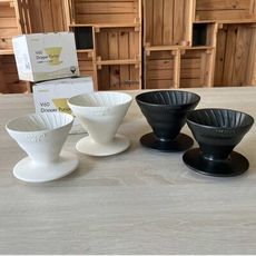 【HARIO V60老岩泥系列】V60老岩泥02濾杯 1次燒火山黑 / 象牙白