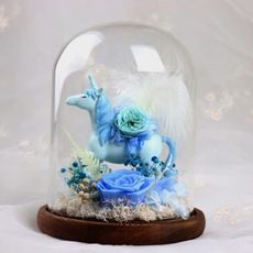 永生花擺設，樹酯公仔大型獨角獸（不包含玻璃罩與花材）