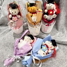 畢業花束 針織花束 畢業熊花束 針織玩偶 博士熊 畢業禮物 畢業典禮 畢業季 玩偶花束 公仔花束