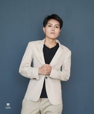 小版男西裝外套-杏仁白