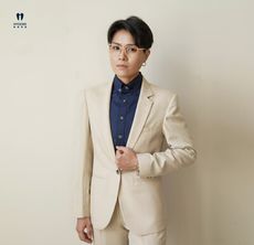 小版男西裝-杏仁白