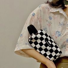 黑白棋盘格子高级感原创ins化妆包袋收纳包笔袋手拎包便携洗漱包