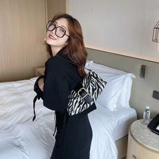 小眾 斑馬紋腋下包2021新款秋冬法式復古法棍包單肩斜挎包女好看百搭