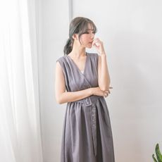 【Abbie】簡約前片V領無袖洋裝
