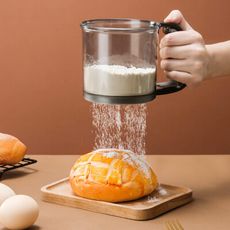 杯子造型多功能居家烘培帶刻度手持杯式麵粉篩350ML【Alex Shop】