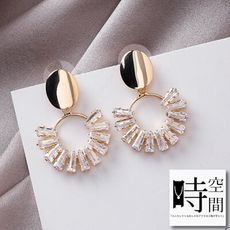 『時空間』925銀針個性亮面金屬扇形晶鑽造型耳環