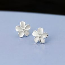 【Sayaka紗彌佳】925純銀文創風格山茶花鑲鑽 耳環