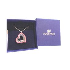 SWAROVSKI  粉/白色水晶愛心造型設計項鍊禮盒組 -附精美提袋 #1144380