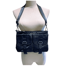 Kipling 黑色絲滑合成纖維材質素面雙口袋設計斜背包  #HB7365