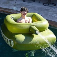 水上坦克噴水遊泳船 充氣船 兒童遊戲打水戰泳池 小船 浮排玩具 遊泳圈