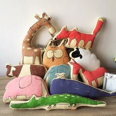 熱賣特價卡通動漫靠墊抱枕創意可愛棉麻靠枕腰枕生日禮品特價 - 款式備註