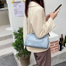韓國 同款 軟皮 立體感 鉚釘 圓筒 斜挎包(B548)