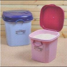 加厚塑料米桶20斤米缸带盖粮食储物箱面粉桶防潮收纳米箱1入