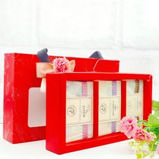 【鴻琴生活】逸佳手工皂中皂母親節康乃馨禮盒(300g)