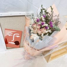 晞·愛的宣言 英文字包裝花束 情人節花束 畢業花束 禮物 - 圖片色