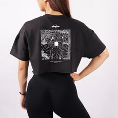 【 Harfez Apparel FREE SOUL 】小佛朔溪去 女短版 TEE 暗灰