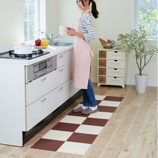 【Aimedia 艾美迪雅】日本製 可拼接式地墊 米色14片+咖啡色14片(適用套房 廚房 房間)