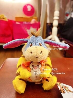 日本東京迪士尼樂園2022虎年限定 小熊維尼家族驢子屹耳 變裝娃娃