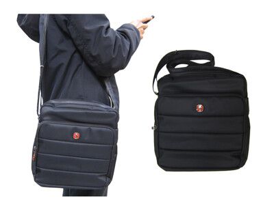 肩側包中容量水瓶背面外袋口二主袋+外袋共三層防水尼龍布