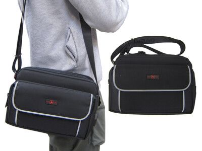 肩側包大容量二層主袋+外袋共五層防水尼龍布USB外接+線