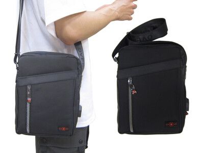 肩側包小容量二層主袋+外袋共五層防水尼龍布USB外接+線