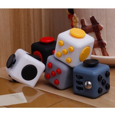 FC01神奇舒壓魔術方塊(Fidget Cube)(顏色隨機)