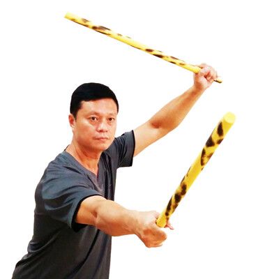【輝武】武術用品-台灣製造-菲律賓魔杖-防身短棒對練-短棍-燒花款(長65CM)