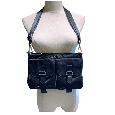 Kipling 黑色絲滑合成纖維材質素面雙口袋設計斜背包  #HB7365