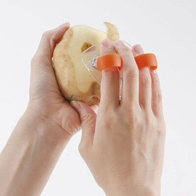 日本製快切不沾手 蘋果、胡蘿蔔蔬果專用削皮器