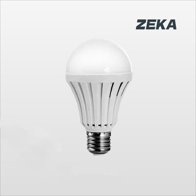 【買二就送自由角度燈座】【ZEKA】｜LED智慧省電充電燈泡 9W｜